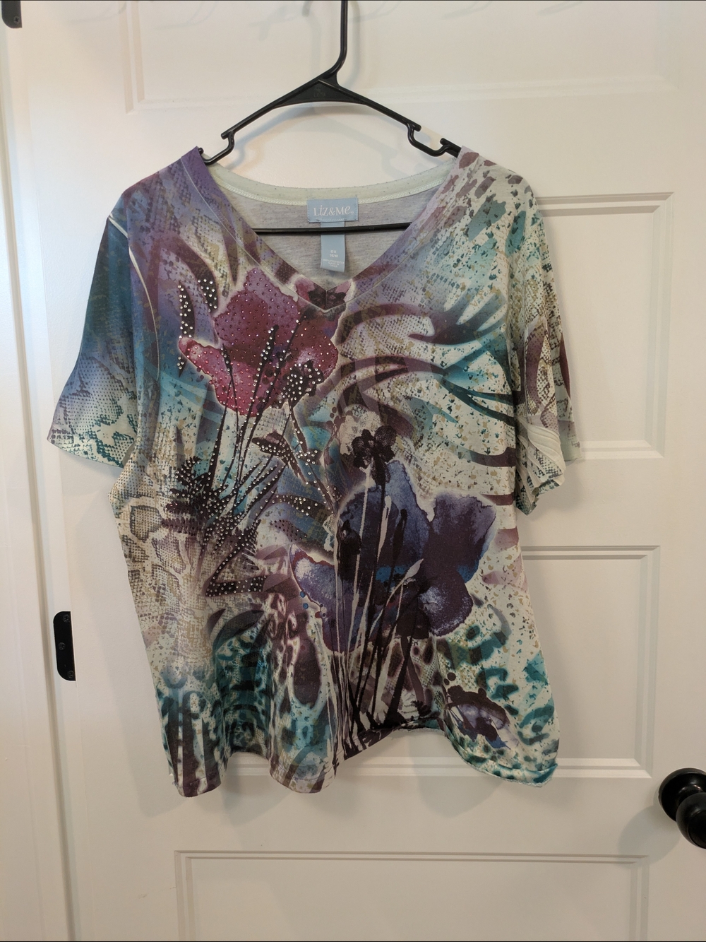 🔴 3/$15 Liz & Me Women's Purple Floral Short Sleeve V-Neck Top